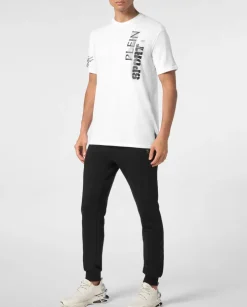Biały t-shirt z kontrastowym nadrukiem