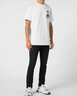 Biały t-shirt z naszywką