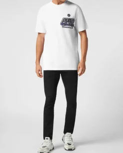 Biały t-shirt z ozdobnym logo
