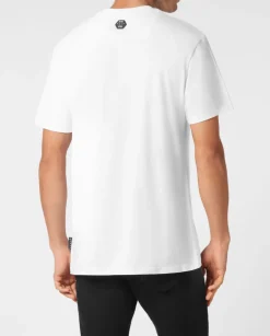 Biały t-shirt z ozdobnym misiem i logo