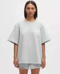 Błękitna bluza oversize z krótkim rękawem