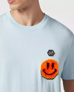 Błękitny t-shirt z naszywką Smile