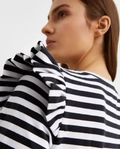 Bluza w paski z falbanami na ramionach