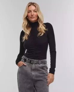 Body z otwartymi plecami Amina