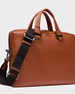 Brązowa skórzana torba na laptopa