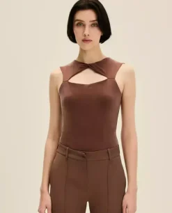 Brązowe body z wycięciem