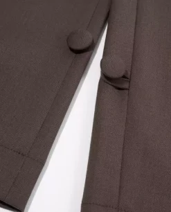 Brązowe spodnie z upięciem