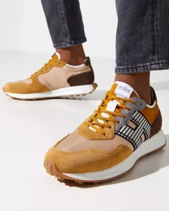 Brązowe zamszowe sneakersy