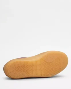 Brązowe zamszowe trampki