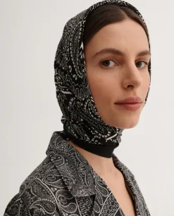 Czarna bandana z printem