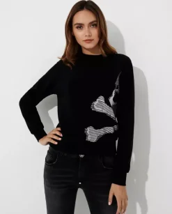 Czarna bluza z czaszką