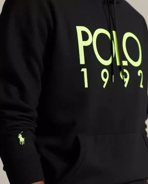 Czarna bluza z kapturem i zielonym logo