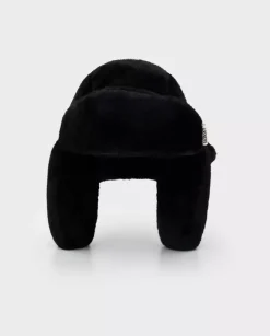 Czarna futrzana czapka