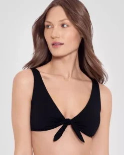 Czarna góra od bikini