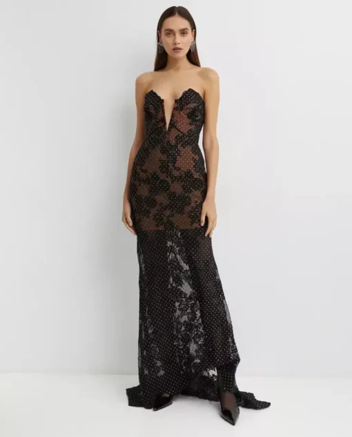 Czarna koronkowa sukienka maxi