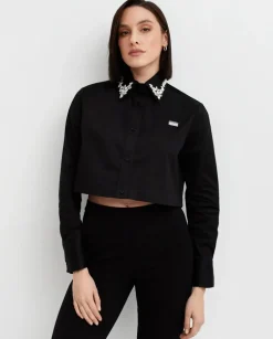 Czarna koszula o kroju crop top