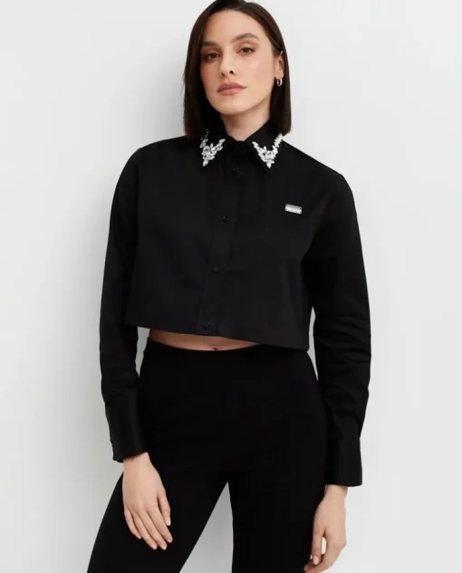 Czarna koszula o kroju crop top