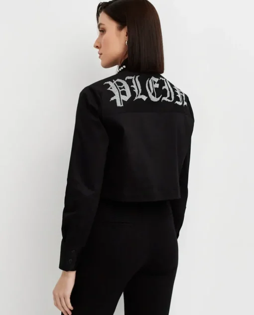 Czarna koszula o kroju crop top
