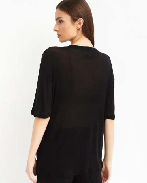 Czarna koszulka oversize