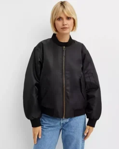 Czarna kurtka oversize