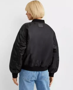 Czarna kurtka oversize