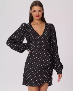 Czarna mini sukienka w kropki Carmenn