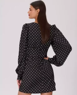 Czarna mini sukienka w kropki Carmenn