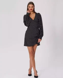 Czarna mini sukienka w kropki Carmenn