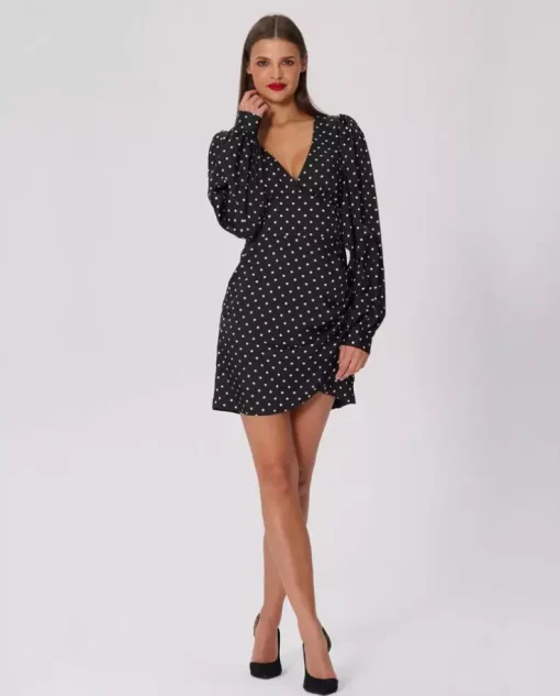 Czarna mini sukienka w kropki Carmenn