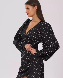 Czarna mini sukienka w kropki Carmenn