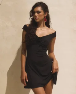Czarna mini sukienka z różą Candice