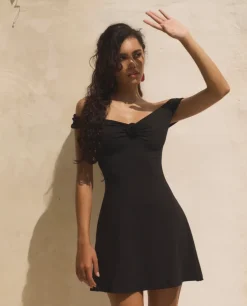 Czarna mini sukienka z różą Candice