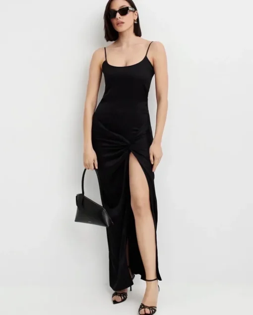 Czarna satynowa sukienka maxi