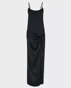 Czarna satynowa sukienka maxi