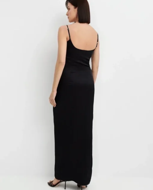 Czarna satynowa sukienka maxi