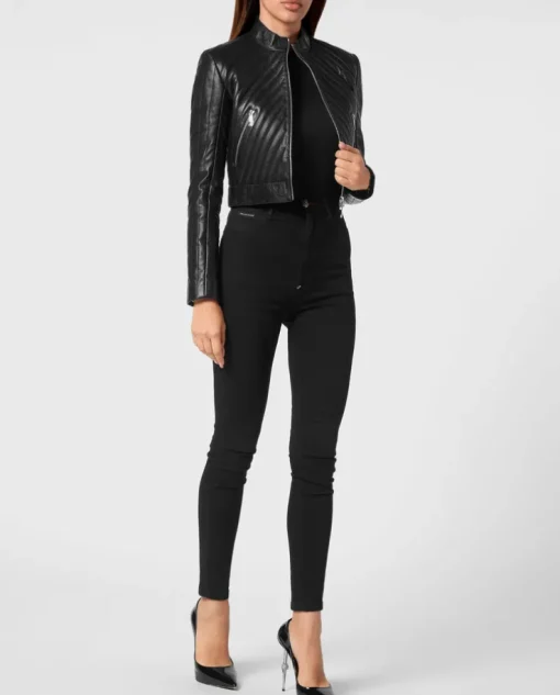 Czarna skórzana kurtka biker
