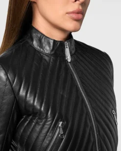 Czarna skórzana kurtka biker