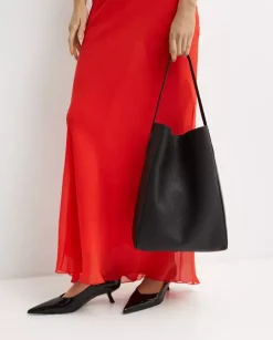 Czarna skórzana torebka Frida Hobo
