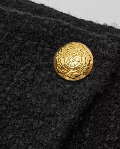 Czarna spódnica z detalem