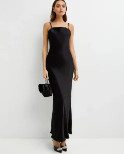 Czarna sukienka maxi