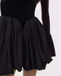 Czarna sukienka mini z gorsetem