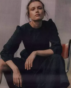 Czarna sukienka Whisper
