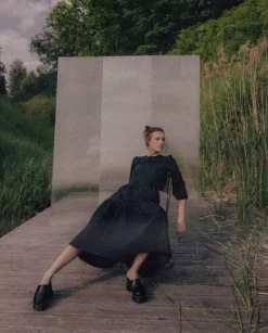 Czarna sukienka Whisper