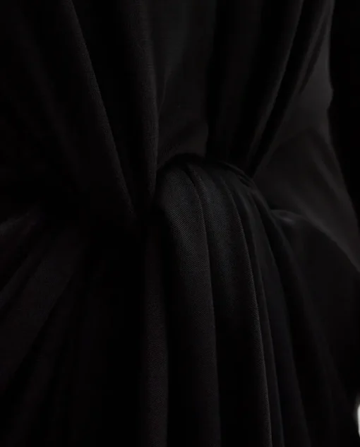 Czarna sukienka z wiązaniem