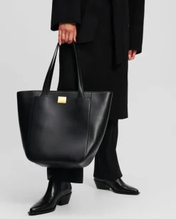 Czarna torebka typu tote