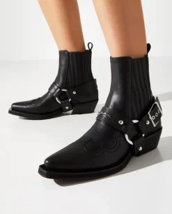 Czarne botki w stylu western
