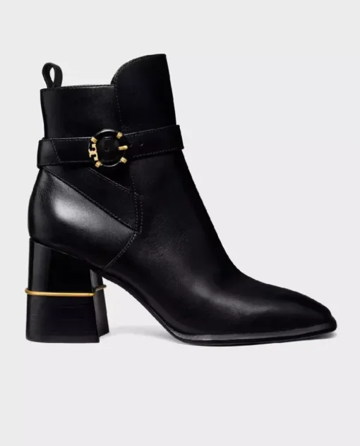 Czarne buty na słupku z monogramem