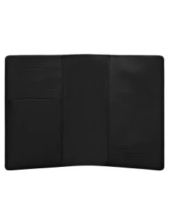 Czarne etui na dokumenty