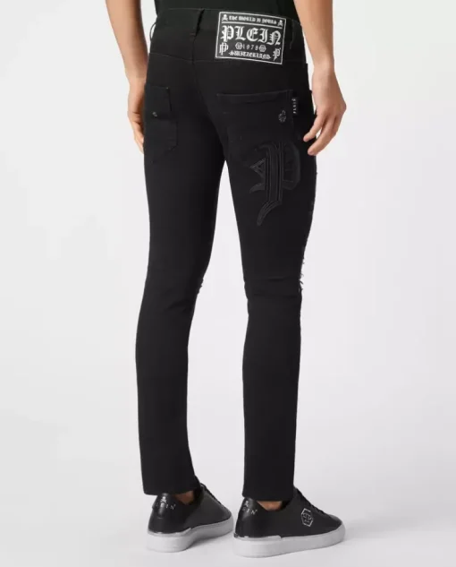 Czarne jeansy z naszywkami Skull&Bones