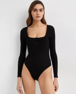 Czarne prążkowane body